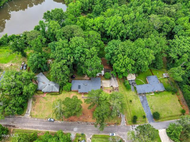 809 Woodside Drive