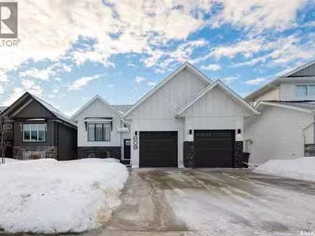 809 Weir Crescent, Warman, SK, S0K 4S4 house for sale Listi.