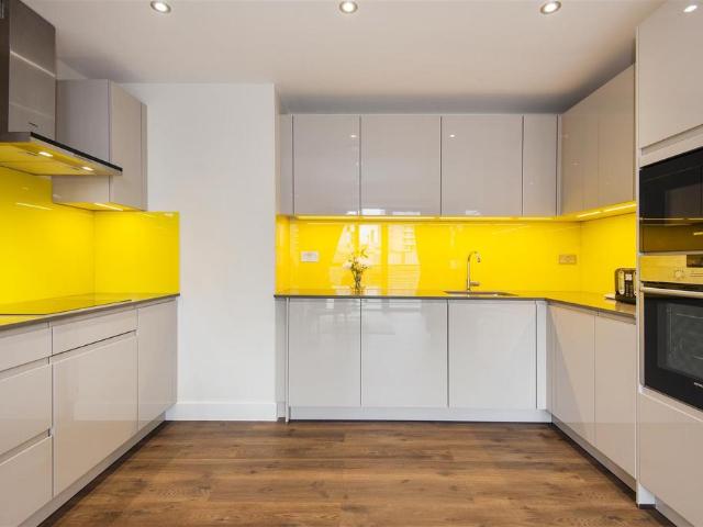 80 Back Church Lane, Twyne House. 2 bed apartment to rent £3,000 pcm £692 pw