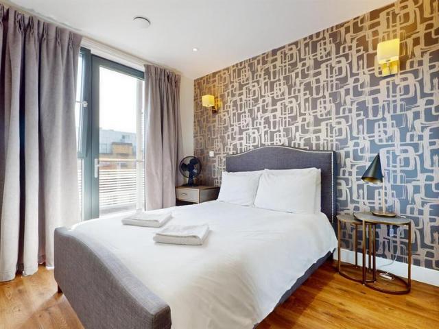 80 Back Church Lane, Twyne House. 2 bed apartment to rent £3,250 pcm £750 pw