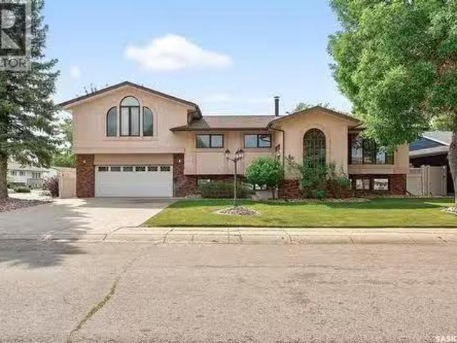 80 Bluebell Crescent, Moose Jaw, SK, S6J 1A2 house for sale.