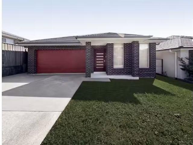 80 Crowley Boulevard, Claymore House for rent Listed by Hayle.