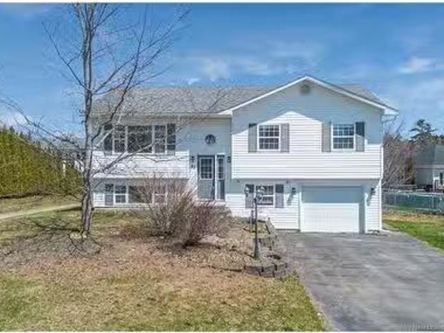80 Duffie Dr, Oromocto, NB, E2V 4L3 house for sale Listing.