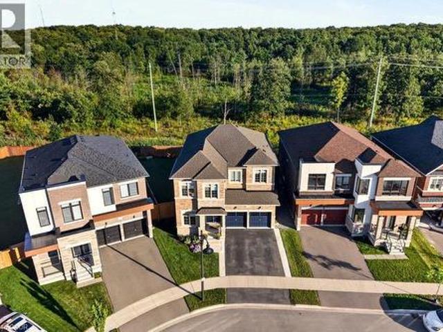 80 Elstone Place, Waterdown, ON, L8B 1Y9 Luxury House for sale | Listing ID 40863 | Royal LePage Carriage Trade Luxury Properties