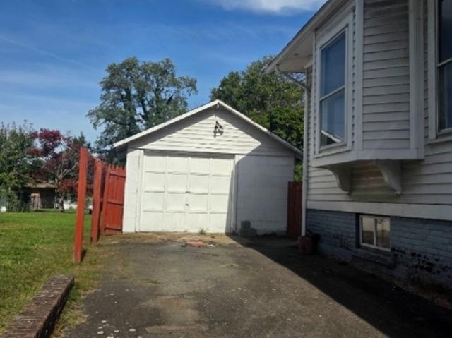 80 Freeman St