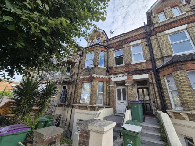80 Guildhall Street, Folkestone CT20 1 bed flat to rent £925 pcm £213 pw