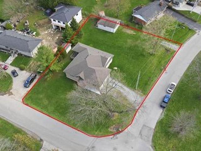 80 Lister Avenue, Hamilton, ON, L9B 1E2 house for sale | Listing ID 40850 | Royal LePage