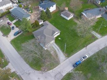Hamilton, Ontario, Ontario - Parking, Cellar