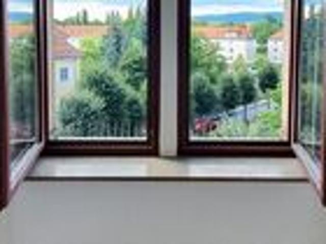 80 m² im DG: schöne 3 Zi. Wohnung kurzfristig bezugsfrei