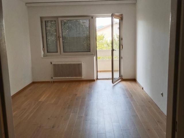 80 m² Wohnung mit Balkon, 2 Schlafzimmern & Parkplatz – auch WG geeignet – Nähe Krems