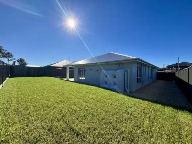 80 Mangrove View, MOONEE BEACH House for rent Listed by Lisa.