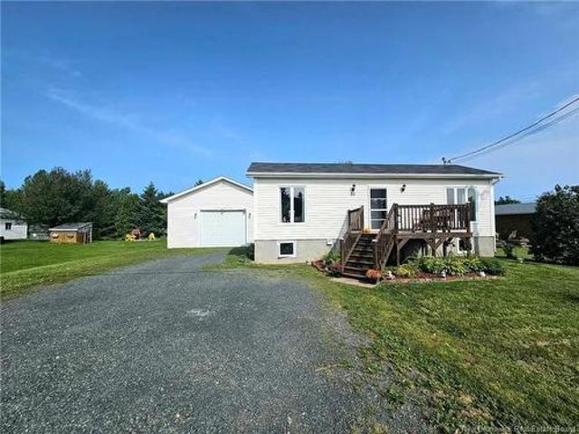 80 Rue De La Gare, Pointe Verte, NB, E8J 2Z1 house for sale | Listing ID NB147592 | Royal LePage