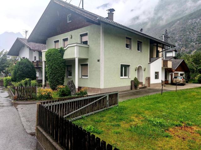 80m2 Altbau Wohnung mit Balkon ab August 2026
