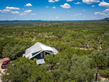 810 12th St W, Lakehills, TX 78063 | MLS #1891