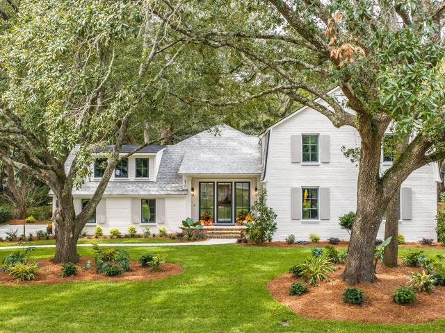 810 Creekside Drive