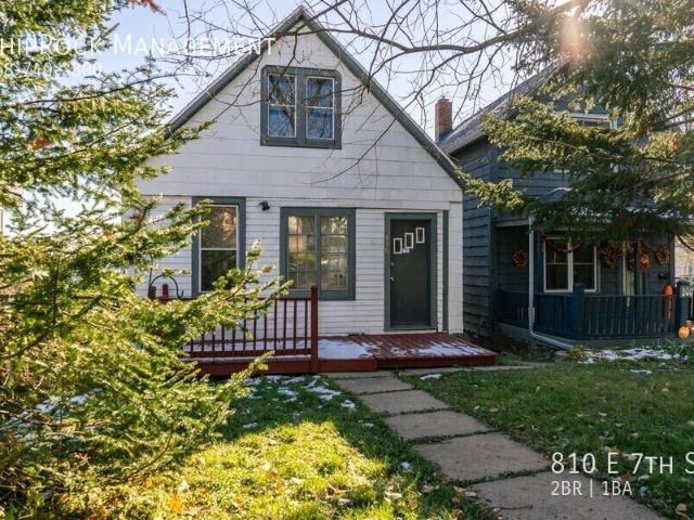 810 E 7th St, 2 beds, 1 office, 1 full bath