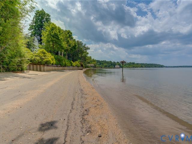 810 Jordan Point Road