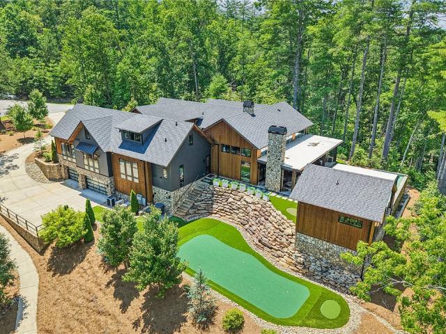 810 Lake View Court
