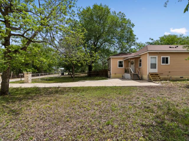 810 Lamar St, Luling, TX 78648 | MLS #611716