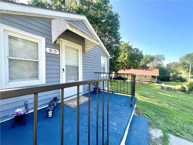 810 N Grand Avenue