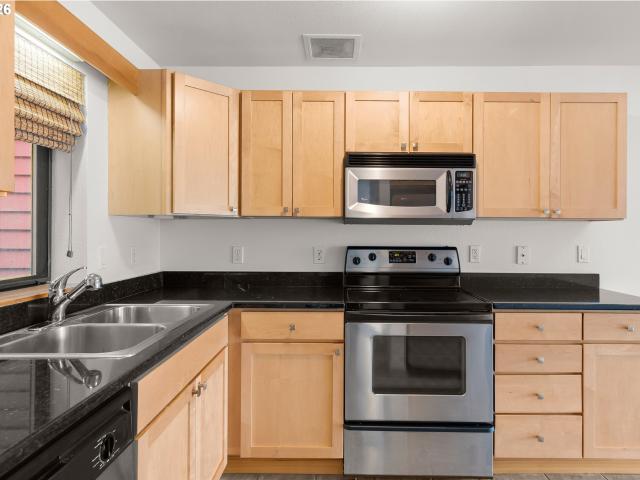 810 nw naito pkwy # f11