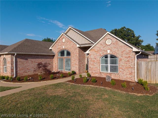 810 Woodland Way