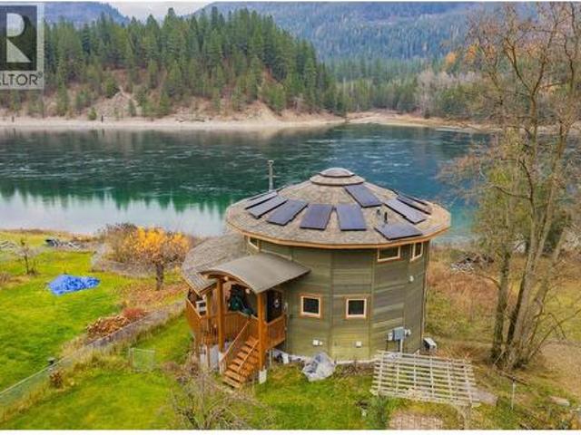 810A 16Th Avenue, Genelle, BC, V0G 1G0 house for sale | Listing ID 10369 | Royal LePage