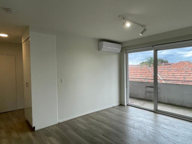 8/115 Canterbury Street, Flemington