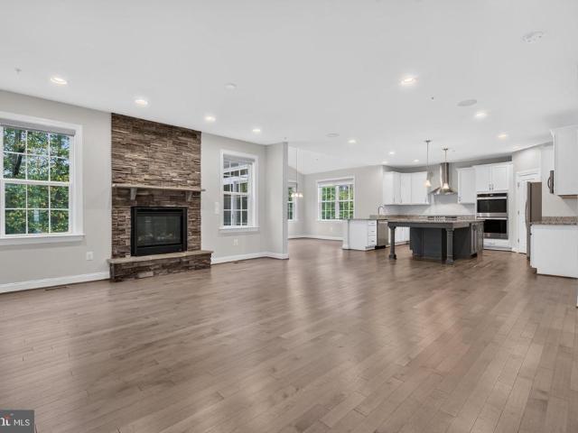 8116 Veronica Way