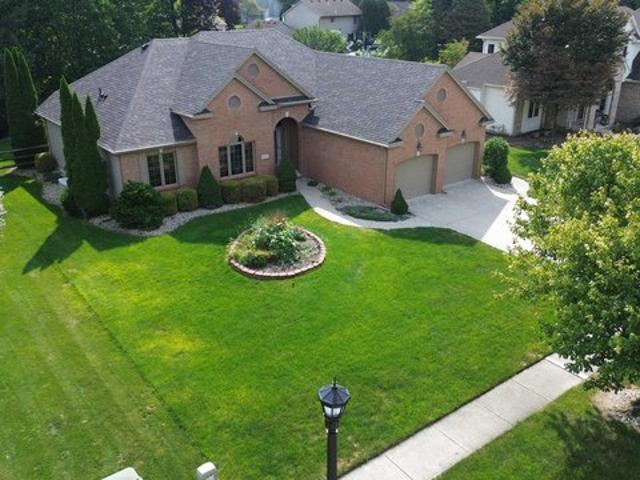 8110 High Oaks Dr, Lambertville, MI 48144
