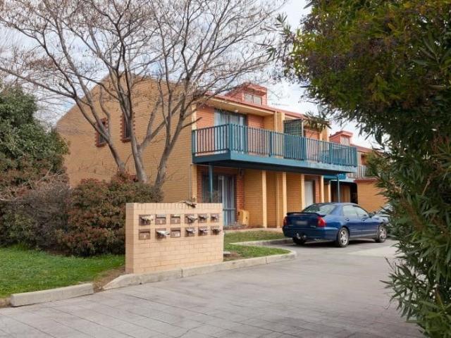 8/111 Uriarra Road, Queanbeyan