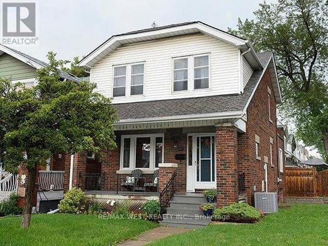 811 Coxwell Avenue, Toronto, ON, M4C 3E5 house for sale | Listing ID E13814 | Royal LePage