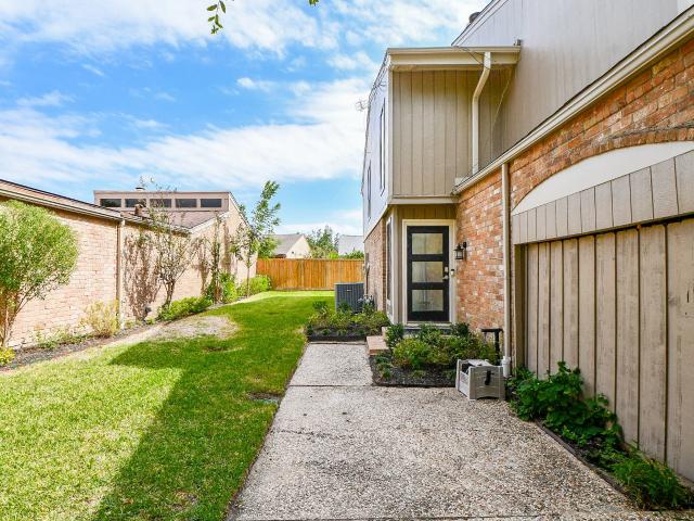 811 Bayou River Drive
