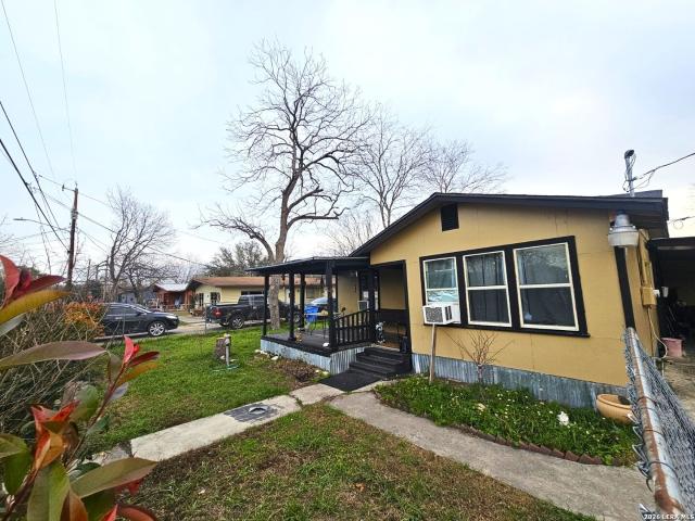 811 E New Braunfels St, Seguin, TX 78155 | MLS #1938