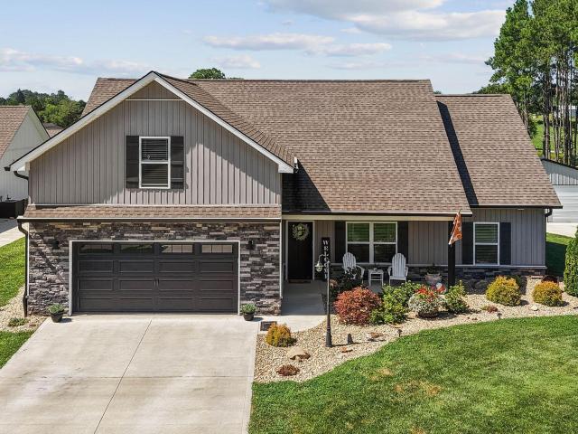 811 Pinebrooke Drive