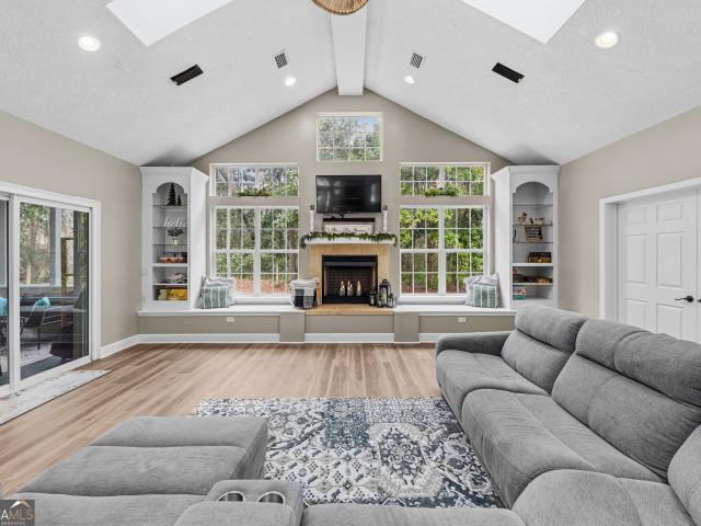 811 Riverview Drive W