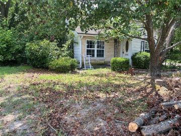 811 W 12th St, Unit 815, Bonham, TX 75418 | MLS #21141