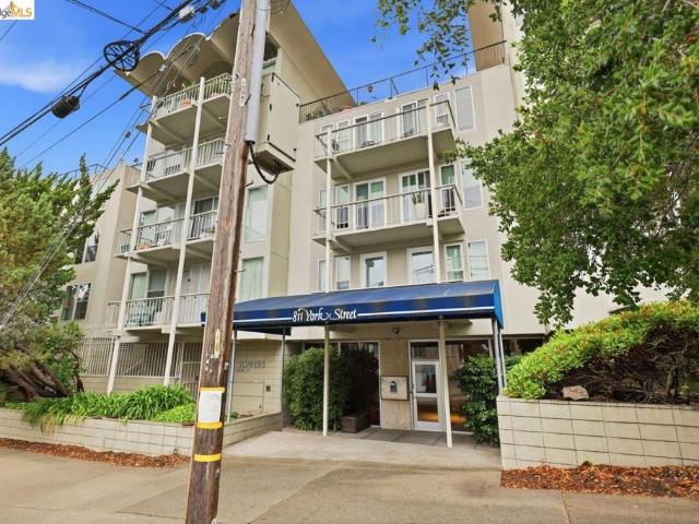811 York St 237
