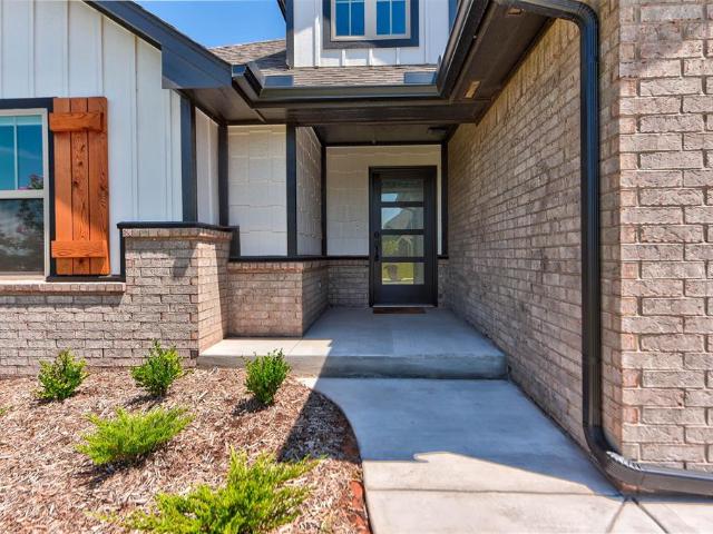 8125 Mountain Oak Drive