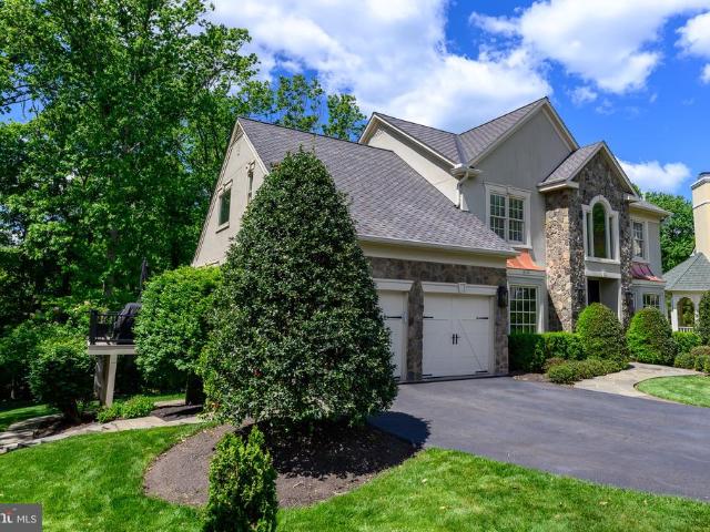8125 Crooked Oaks Court