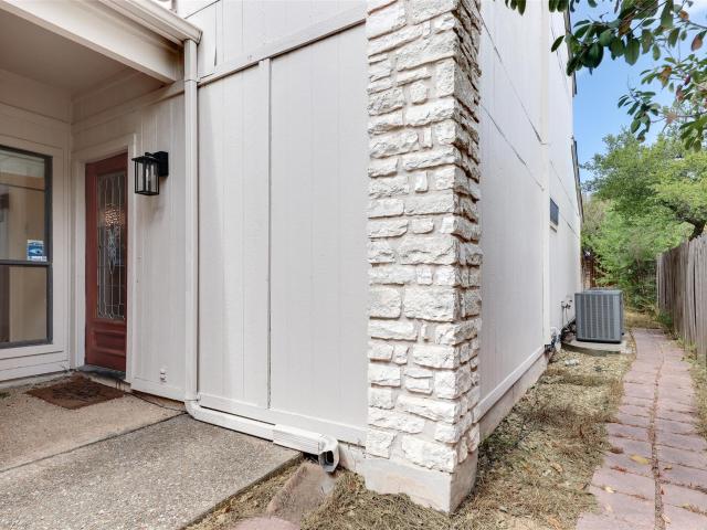 8120 Meandering Way