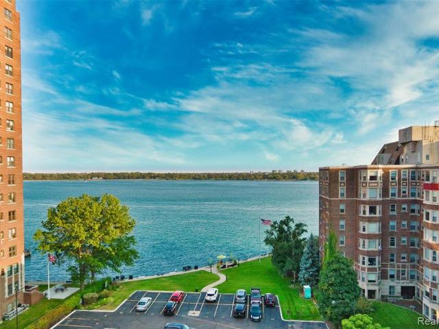 8120 E Jefferson Avenue # 1B1