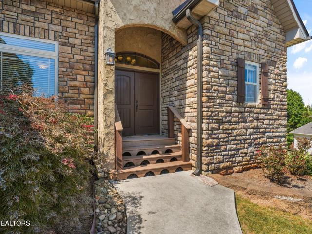 8121 Laurel Falls Lane