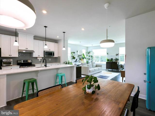8123 Primrose Lane