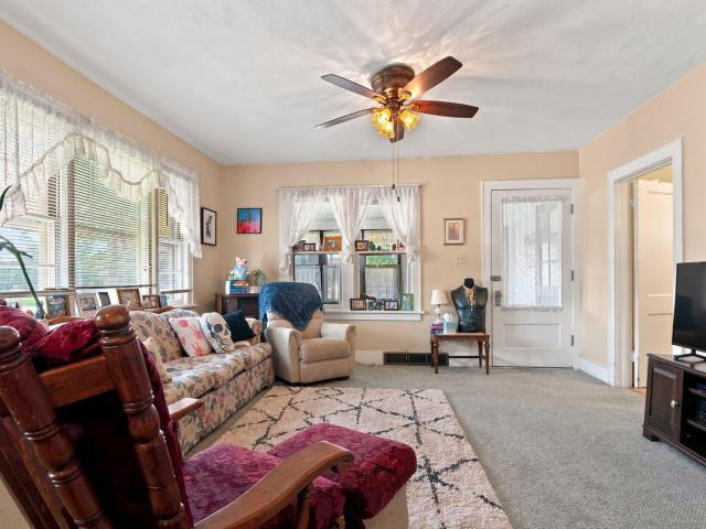 8123 Sheridan Rd