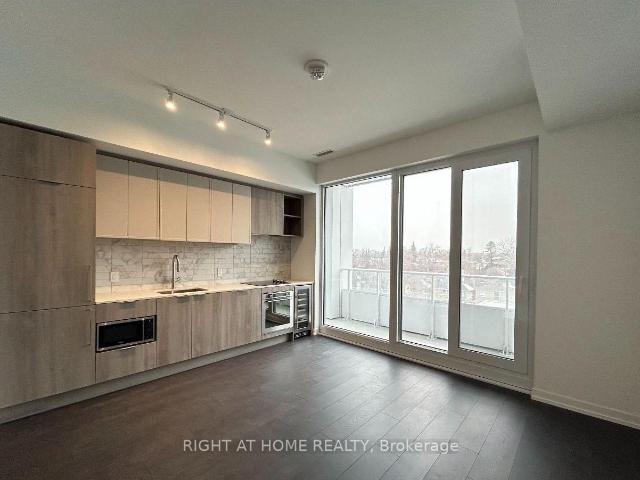 812 2020 Bathurst Street in Toronto: Humewood Cedarvale Condo Apartment for lease Toronto C03: MLS®# C13583132