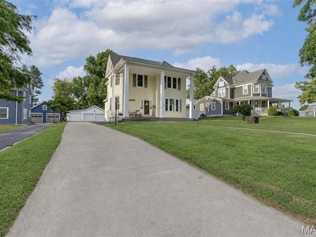 812 E Washington St, Pittsfield, IL 62363