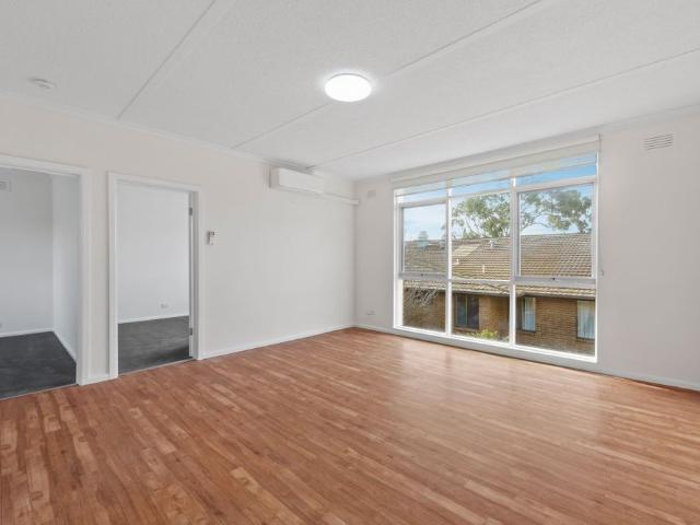 8/12 Fletcher Street