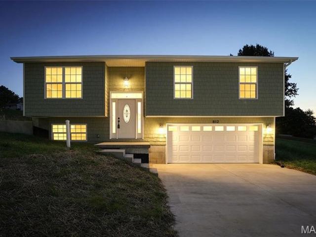 812 Kennett St, De Soto, MO 63020