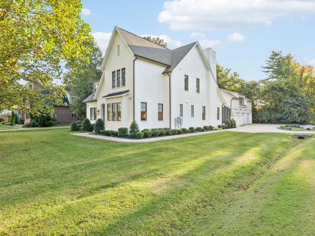 813 Hillsboro Rd